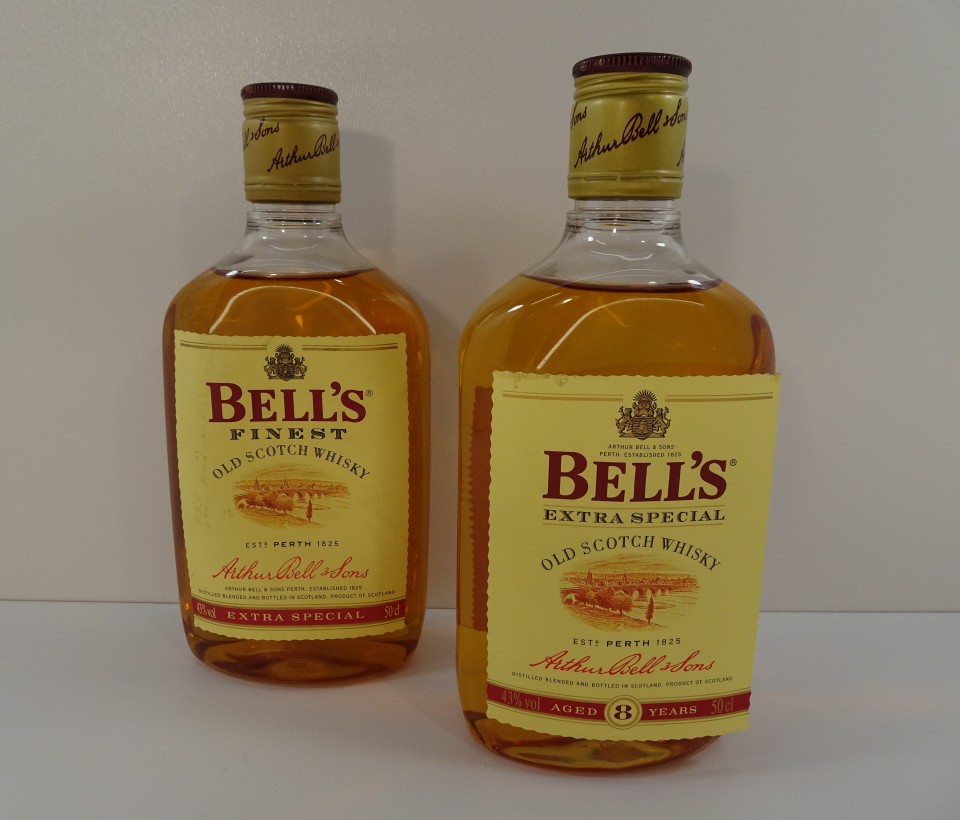 2 Flessen Bell's Old Scotch Whisky 